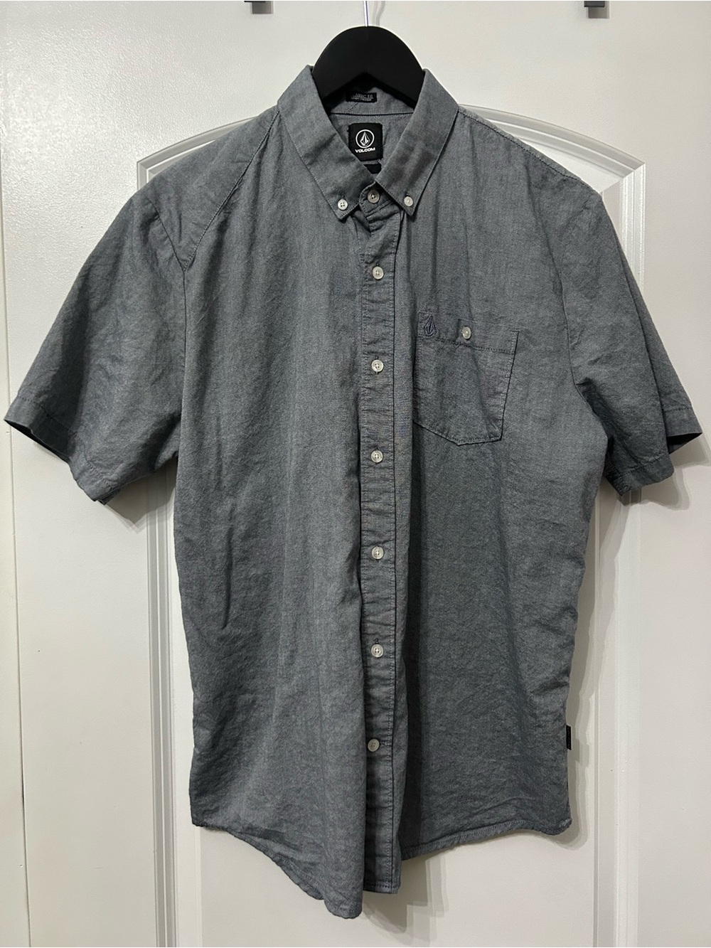 Volcom Men's Short-Sleeve Button-Down Shirt in Charcoal